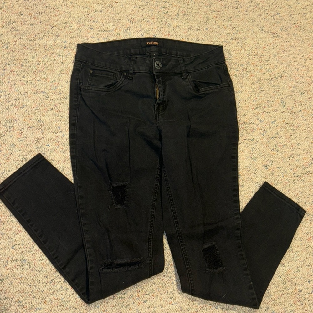 Black ripped skinny jeans